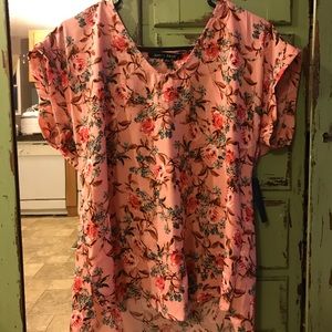 Floral top NWT